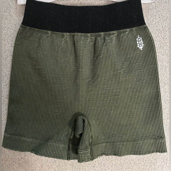 SOLDFree People Happiness Runs Crop & Prajna Shorts SET - Picture 12 of 16